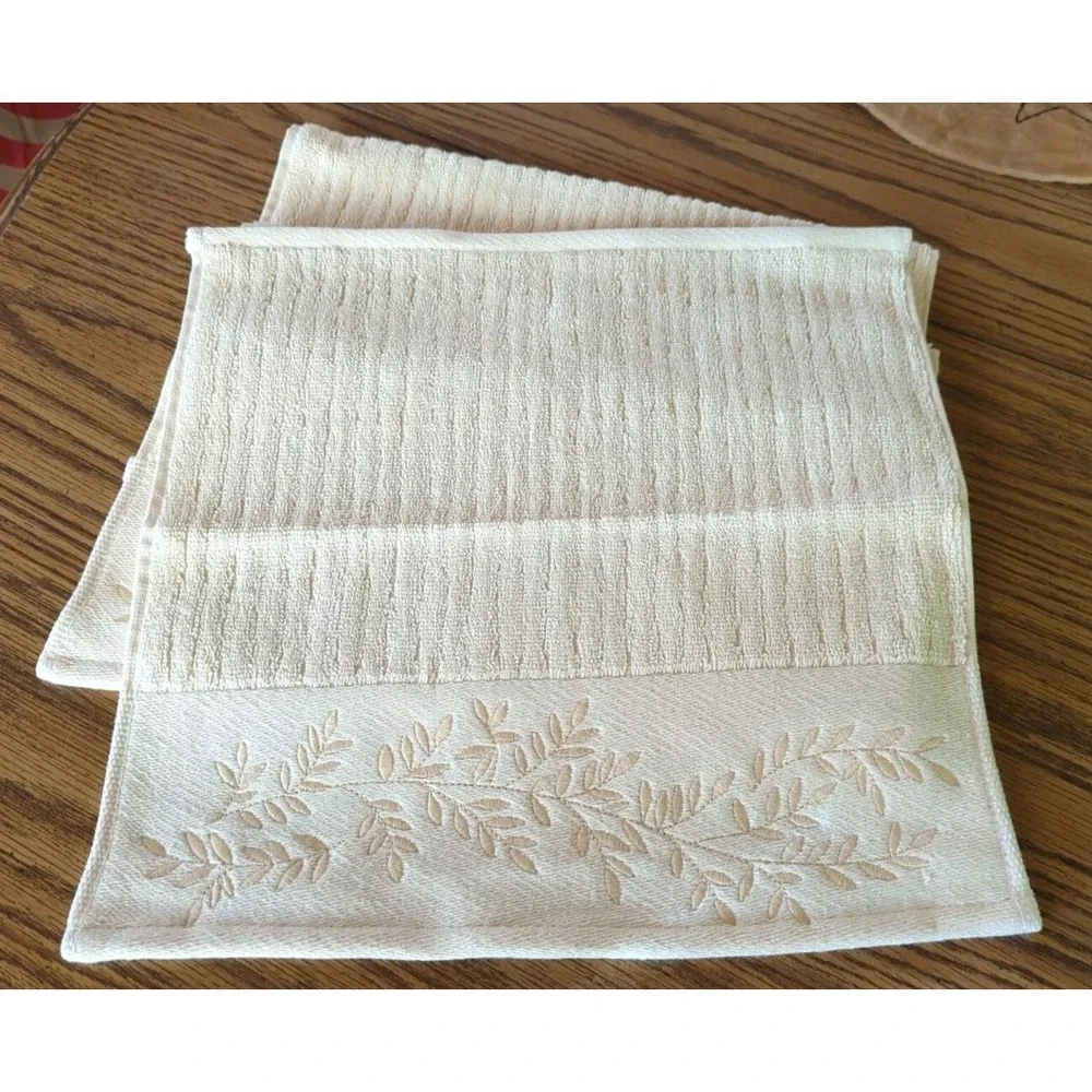4 New With Tags RALPH LAUREN EMBROIDERED Winter Garland HAND TOWEL CREAM Pretty!